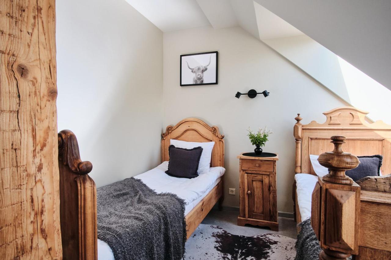 Hotel Pernigele Yelgavkrasty Экстерьер фото