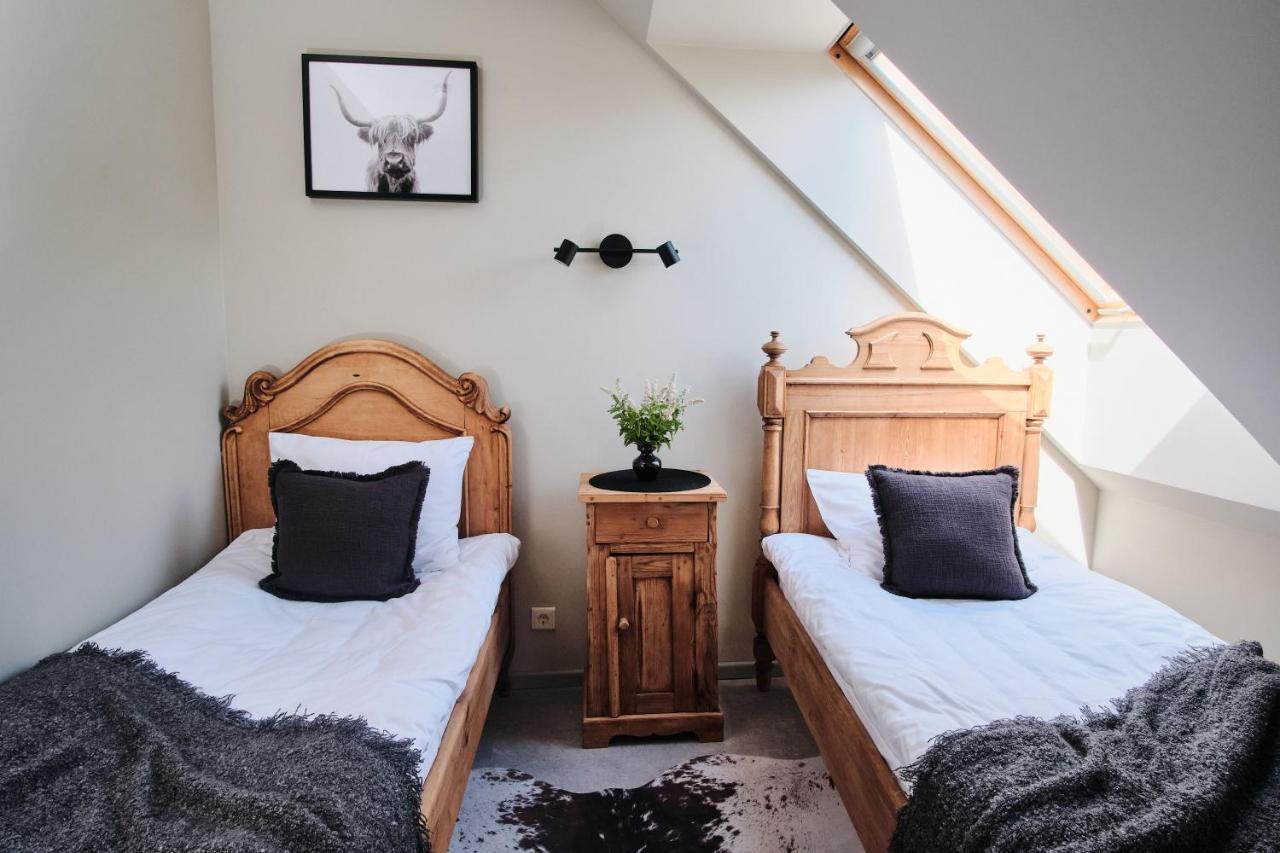 Hotel Pernigele Yelgavkrasty Экстерьер фото