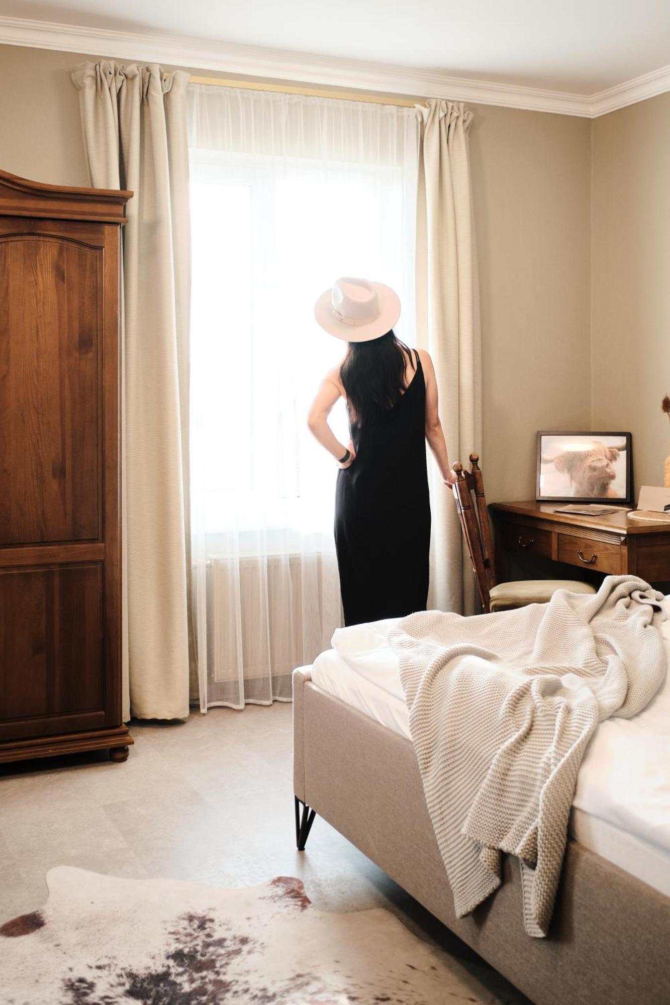Hotel Pernigele Yelgavkrasty Экстерьер фото