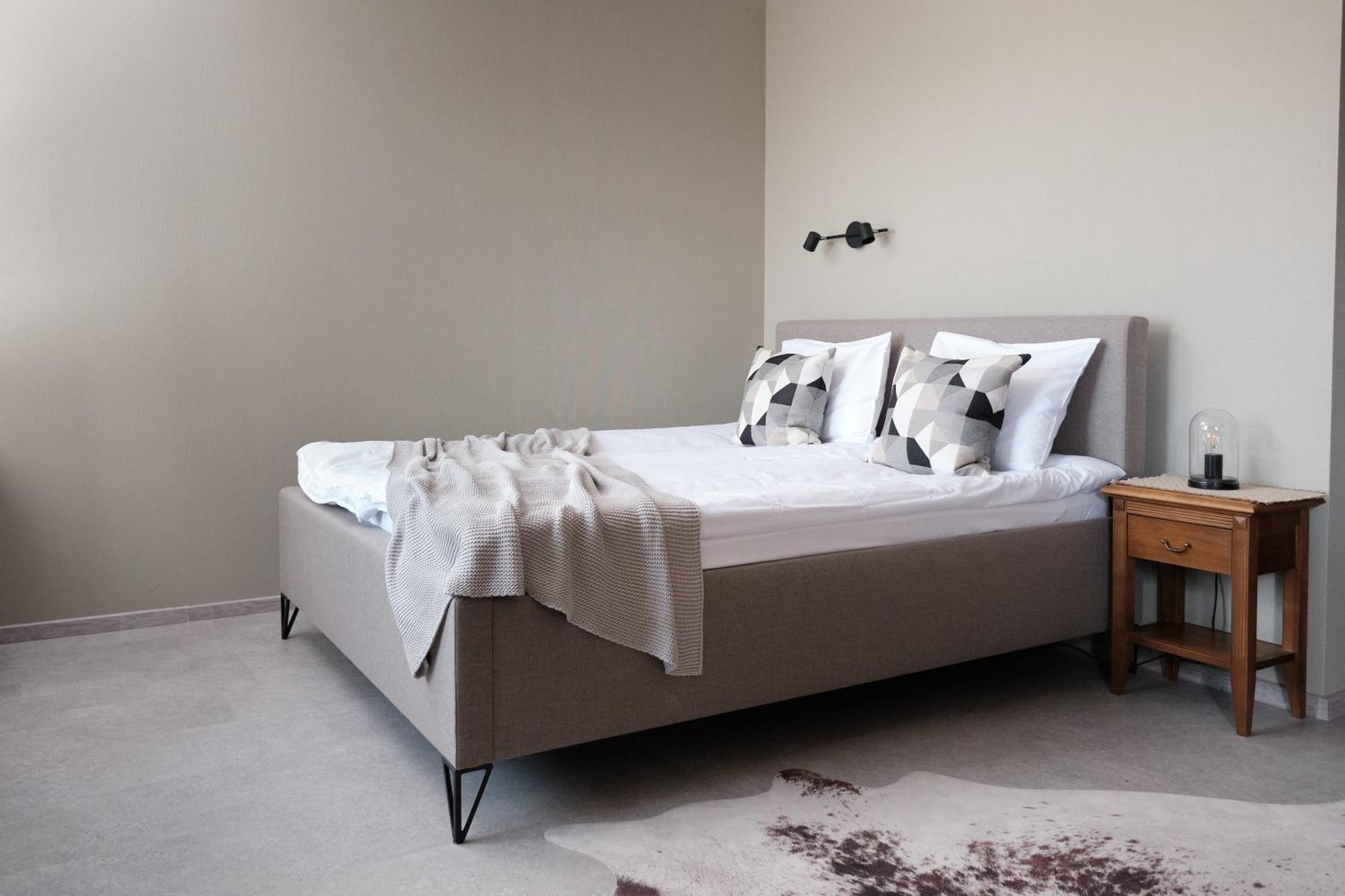 Hotel Pernigele Yelgavkrasty Экстерьер фото