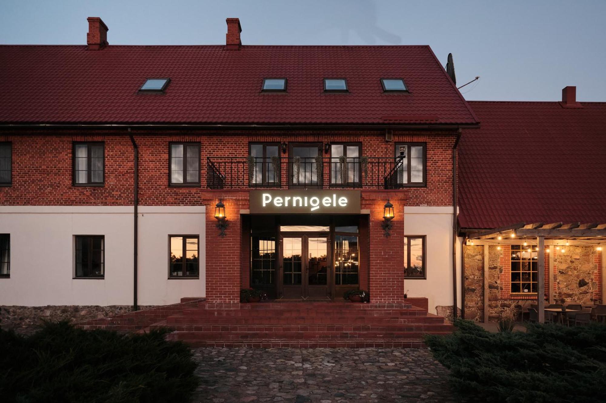 Hotel Pernigele Yelgavkrasty Экстерьер фото